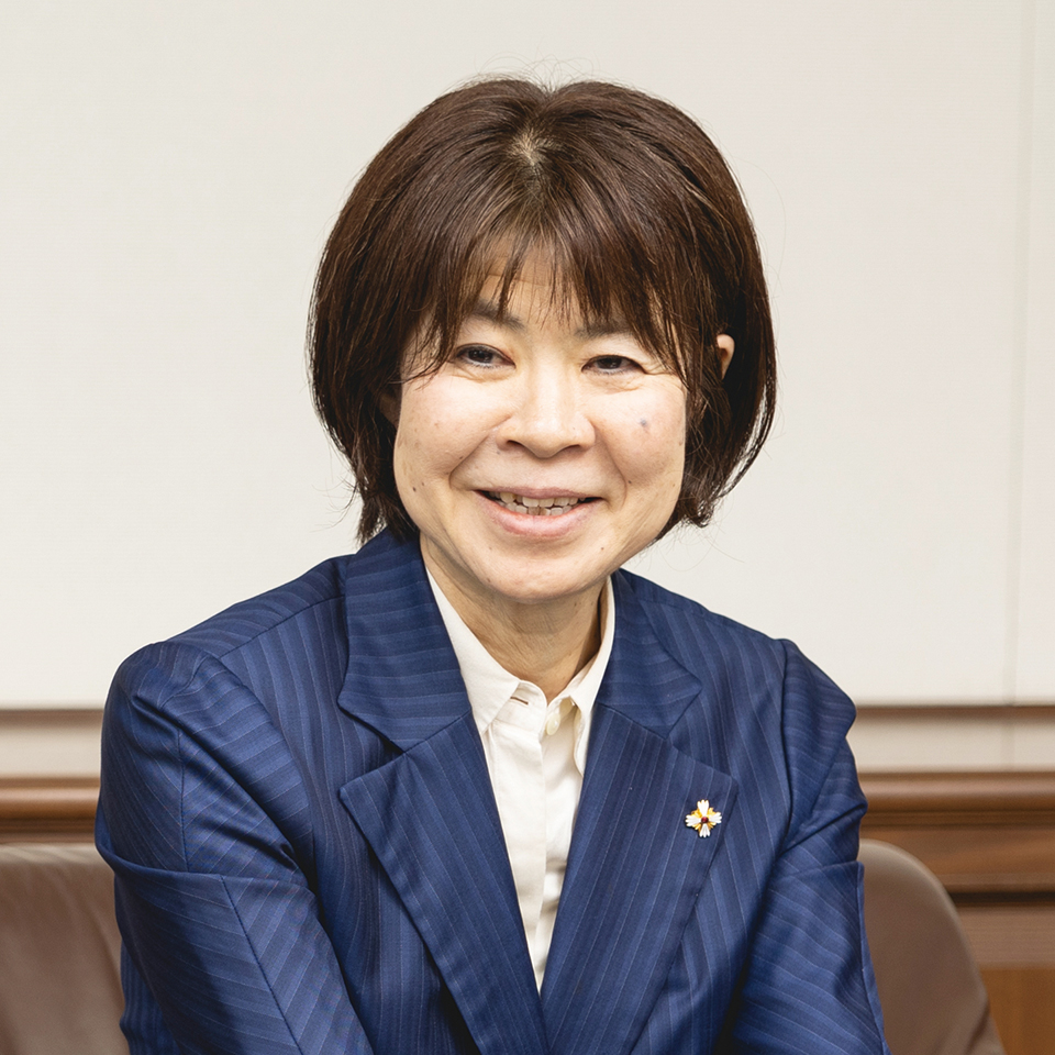 畝本直美氏